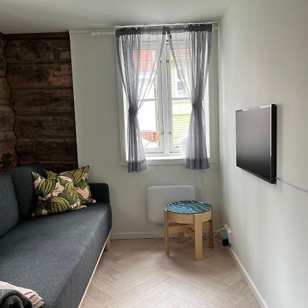 Entire Renovated Apartment From 1780 With Kitchen, Bath, Bedroom, And Living Room In Skuteviken 卑爾根 外观 照片