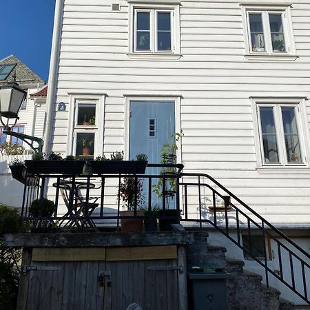 Entire Renovated Apartment From 1780 With Kitchen, Bath, Bedroom, And Living Room In Skuteviken 卑爾根 外观 照片