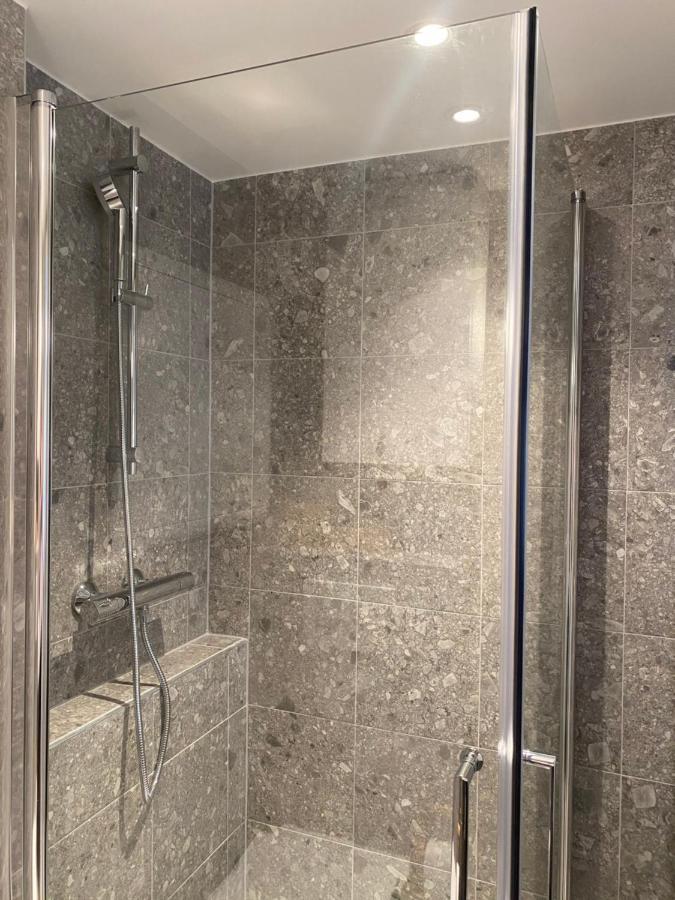 Entire Renovated Apartment From 1780 With Kitchen, Bath, Bedroom, And Living Room In Skuteviken 卑爾根 外观 照片