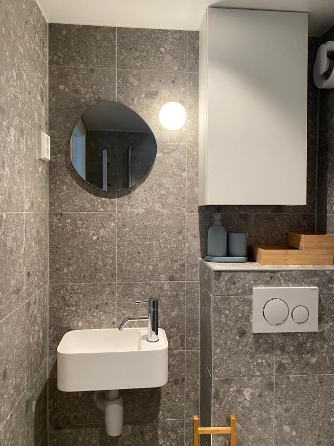 Entire Renovated Apartment From 1780 With Kitchen, Bath, Bedroom, And Living Room In Skuteviken 卑爾根 外观 照片