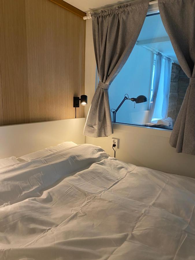 Entire Renovated Apartment From 1780 With Kitchen, Bath, Bedroom, And Living Room In Skuteviken 卑爾根 外观 照片