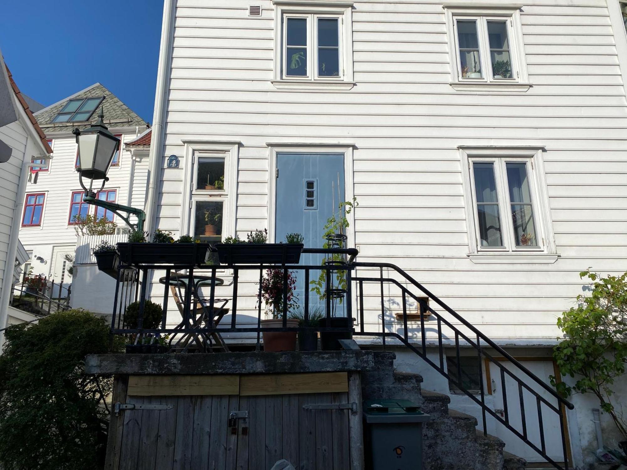 Entire Renovated Apartment From 1780 With Kitchen, Bath, Bedroom, And Living Room In Skuteviken 卑爾根 外观 照片