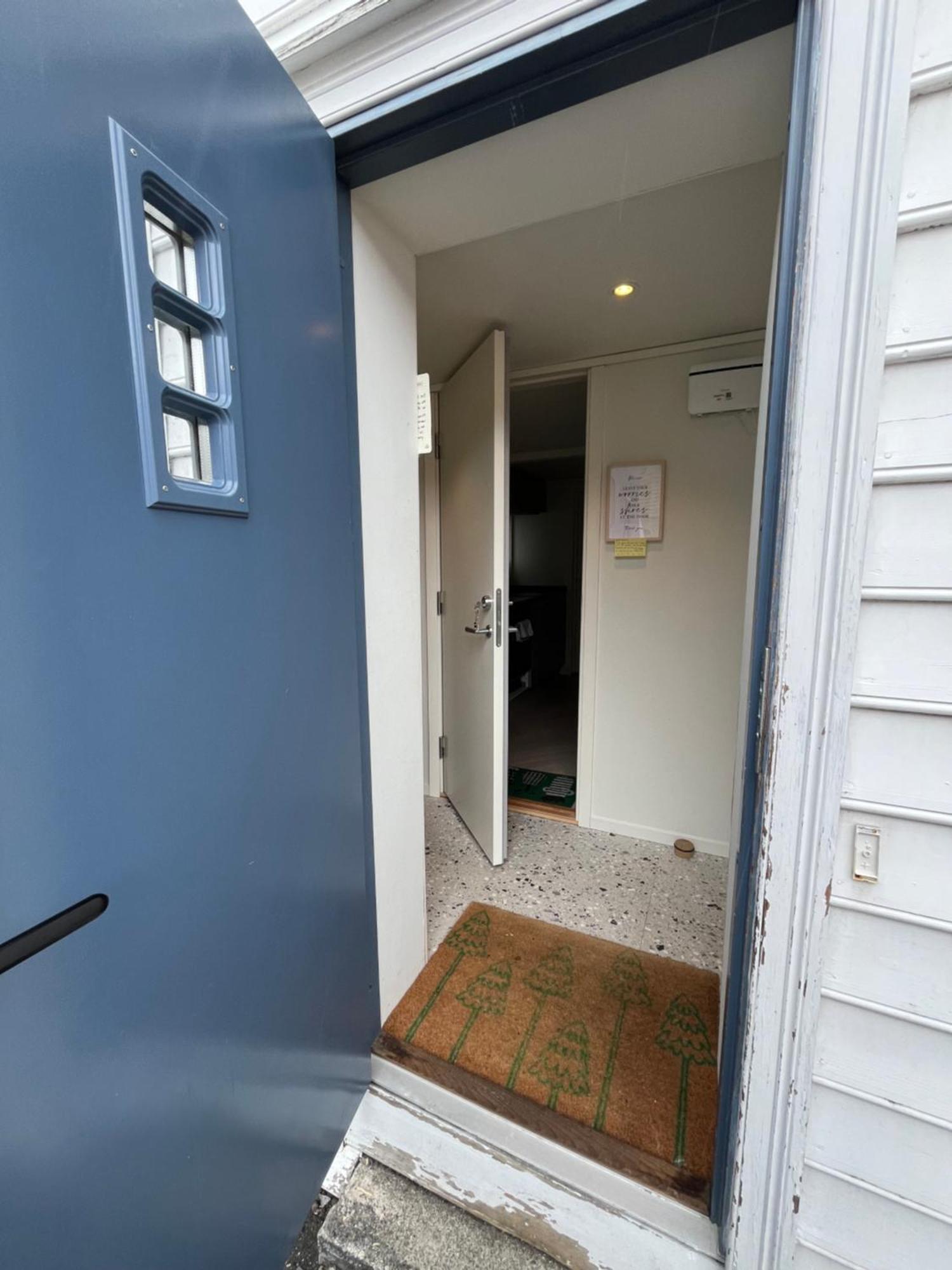 Entire Renovated Apartment From 1780 With Kitchen, Bath, Bedroom, And Living Room In Skuteviken 卑爾根 外观 照片